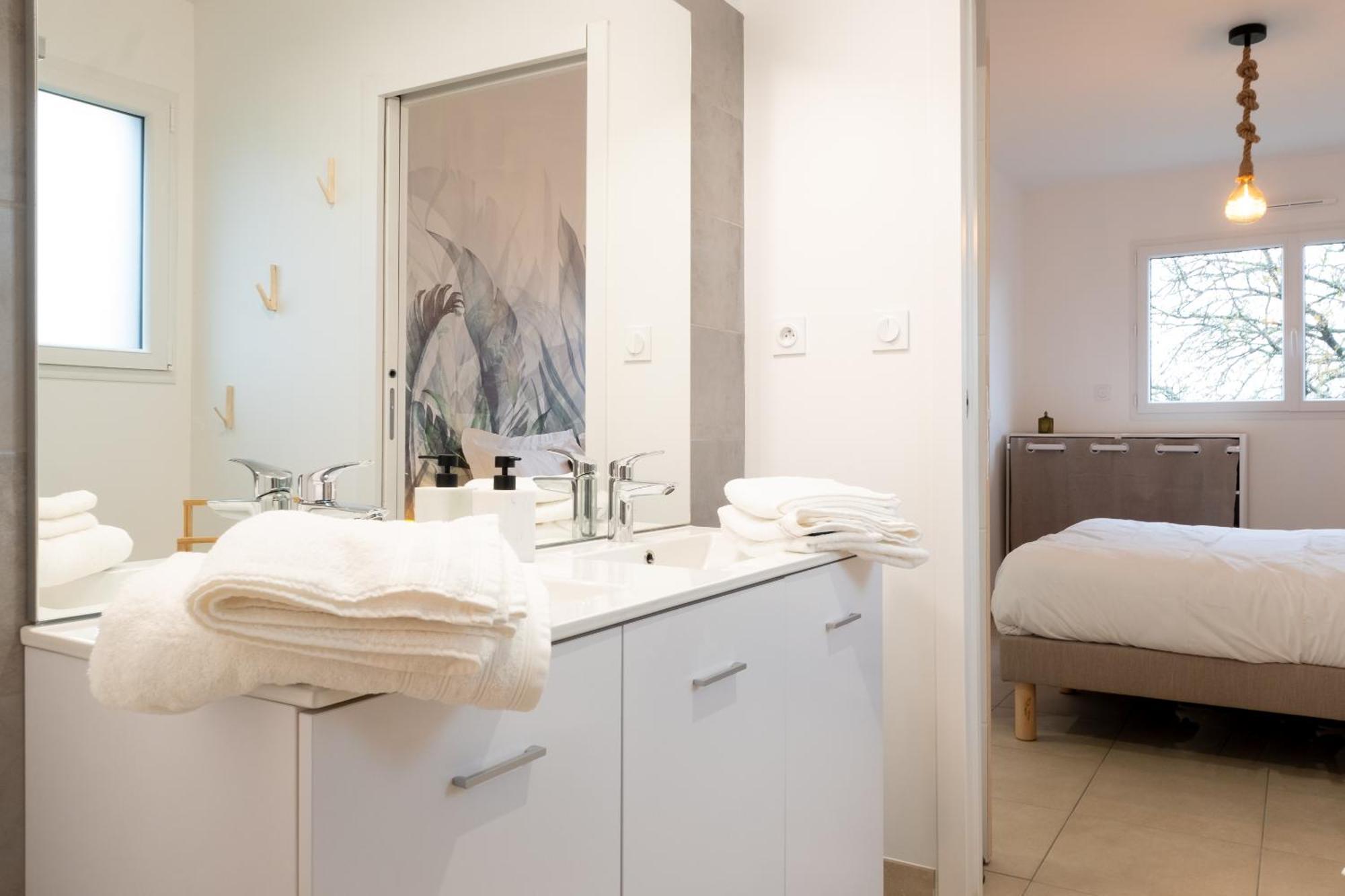 Appart Hotel La Gacilly-Centre Ville-Spa-Parking 외부 사진